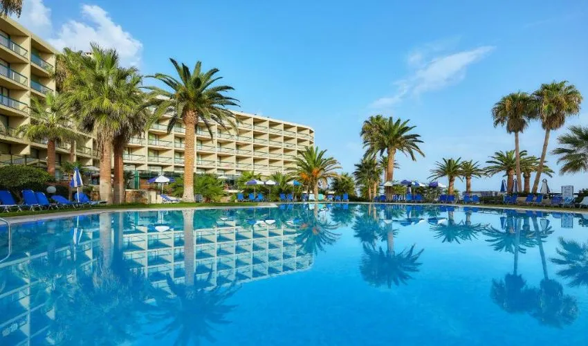 Sirens Beach Village