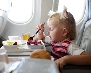 Astuce pour éviter le mal aux oreilles des enfants en avion
